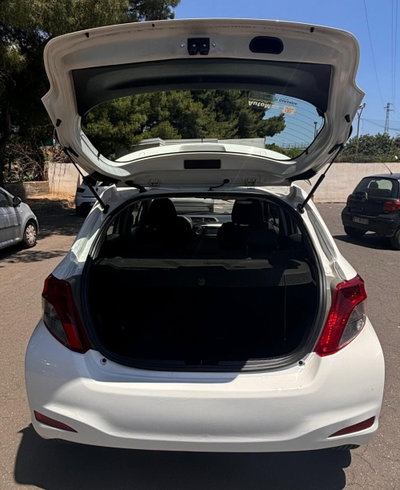 Toyota Yaris 1.D-4D 5 porte Lounge (5)