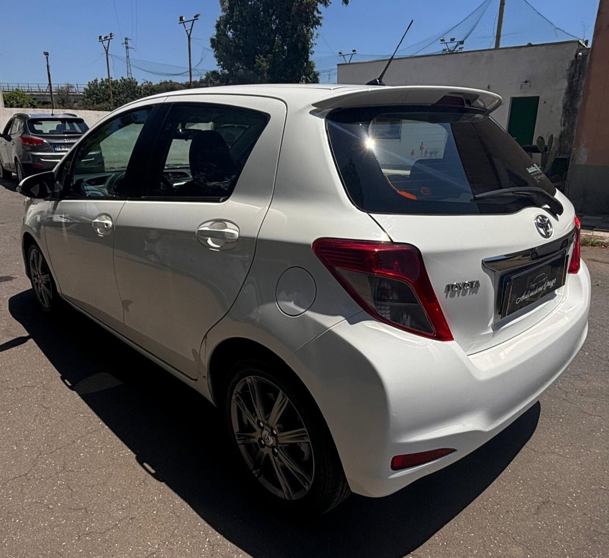 Toyota Yaris 1.D-4D 5 porte Lounge (6)