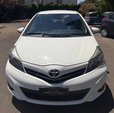 Toyota Yaris 1.D-4D 5 porte Lounge (9)