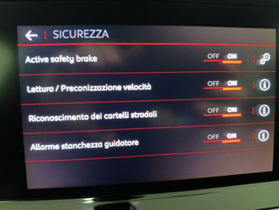 Peugeot 2008 PureTech 130 S&S Allure (18)