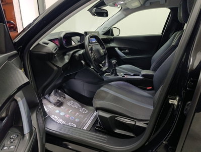 Peugeot 2008 PureTech 130 S&S Allure (9)