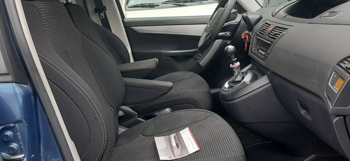 Citroen C4 Picasso 1.6 HDi 110 FAP Business (8)