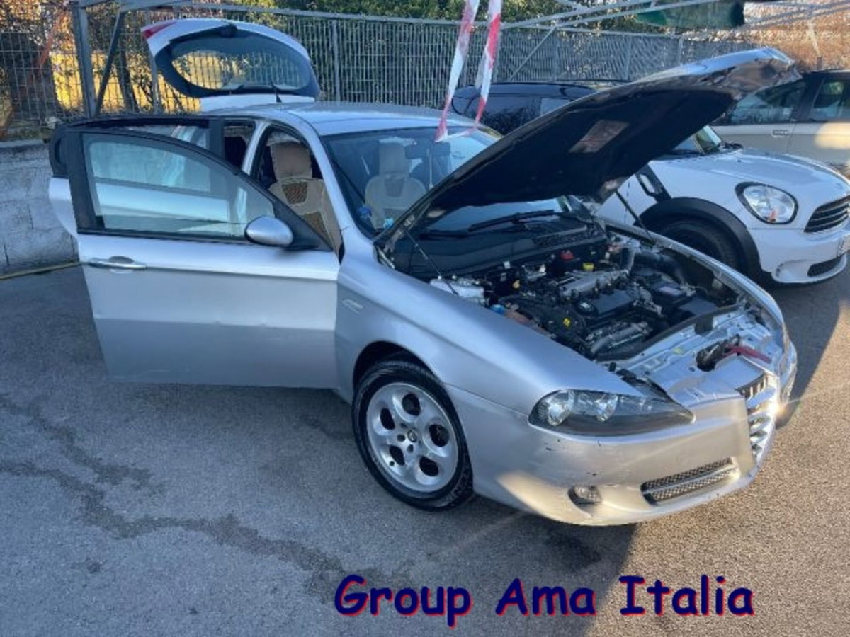 Alfa Romeo 147 1.9 JTD (120) 5 porte Progression (11)