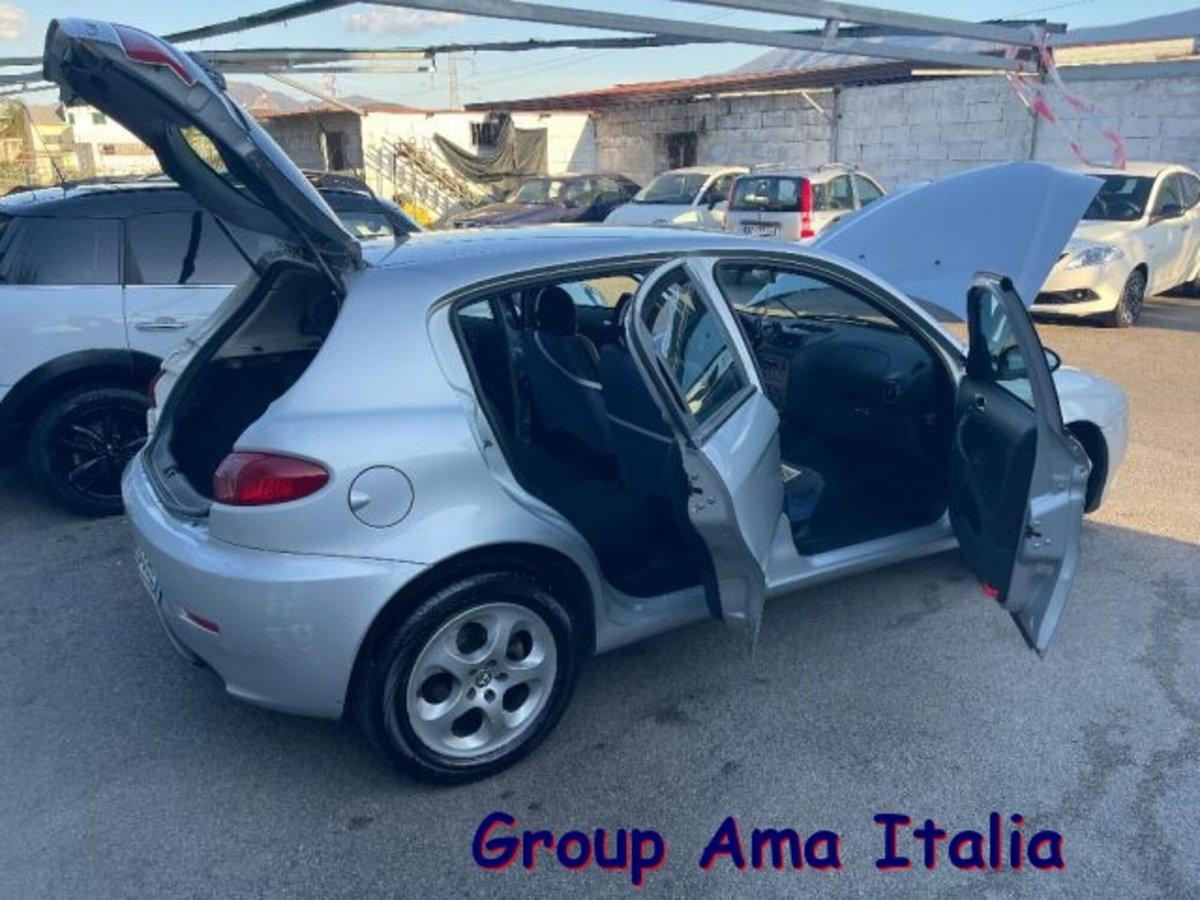 Alfa Romeo 147 1.9 JTD (120) 5 porte Progression (12)