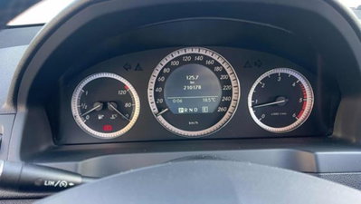 Mercedes-Benz Classe C Station Wagon 200 CDI BlueEFFICIENCY Elegance (5)