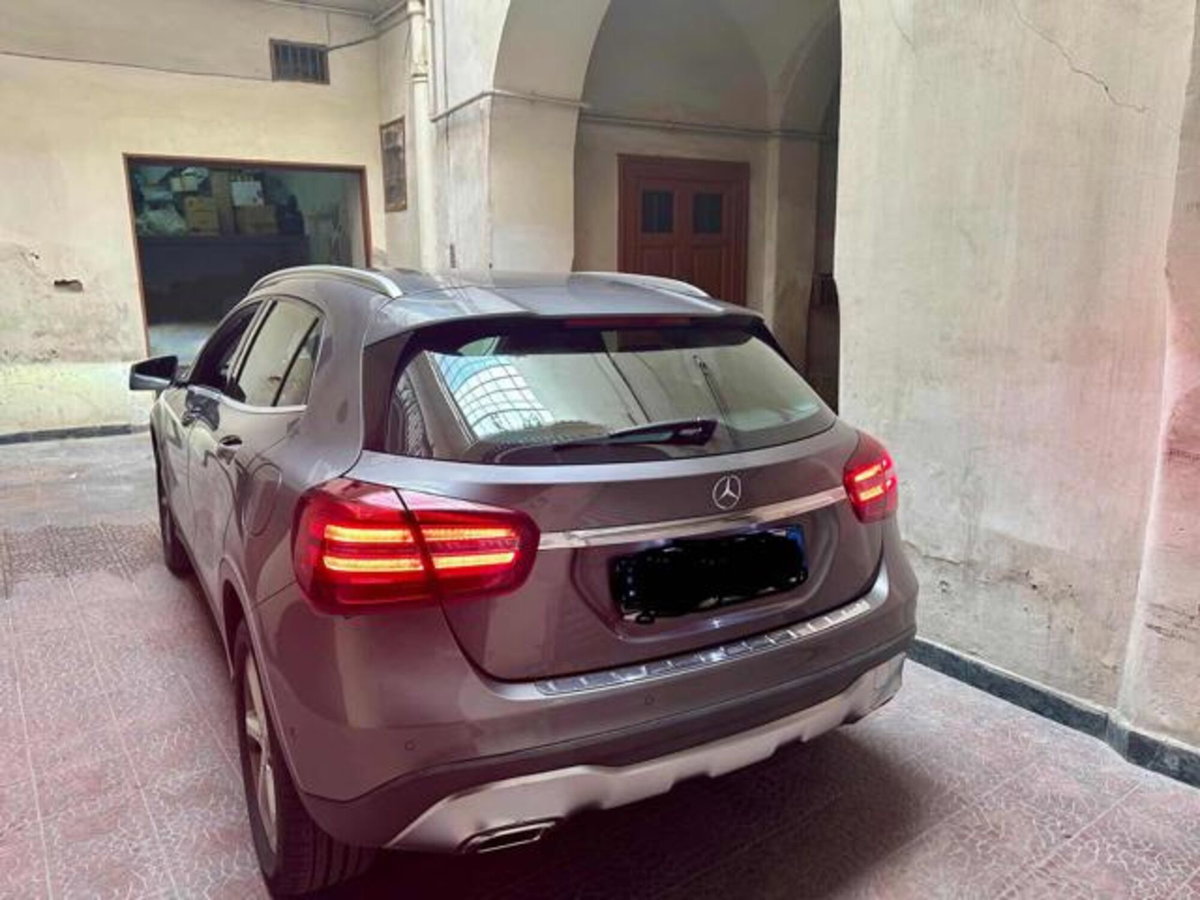 Mercedes-Benz GLA SUV 200 d Automatic 4Matic Sport (2)