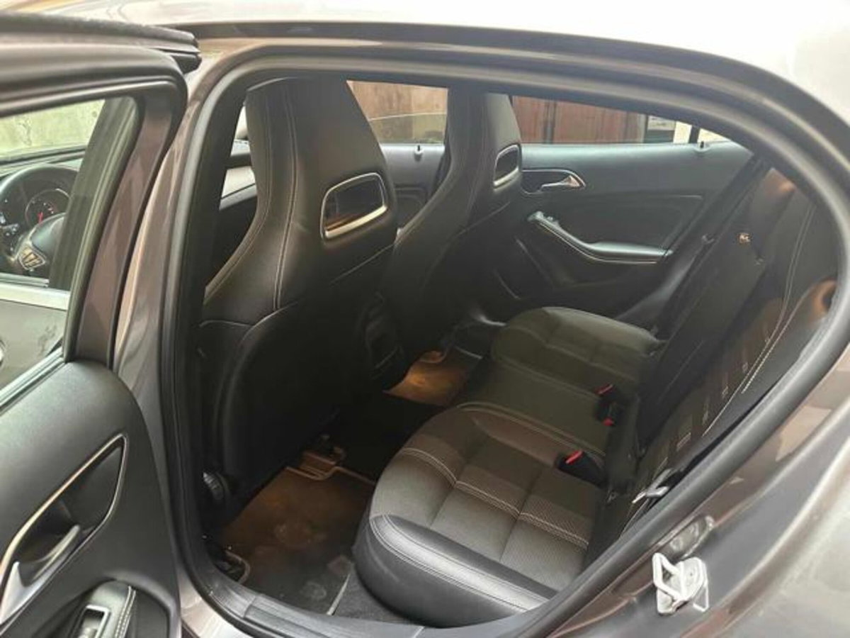 Mercedes-Benz GLA SUV 200 d Automatic 4Matic Sport (4)