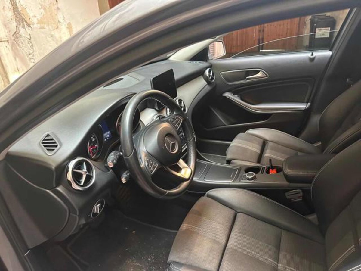 Mercedes-Benz GLA SUV 200 d Automatic 4Matic Sport (5)