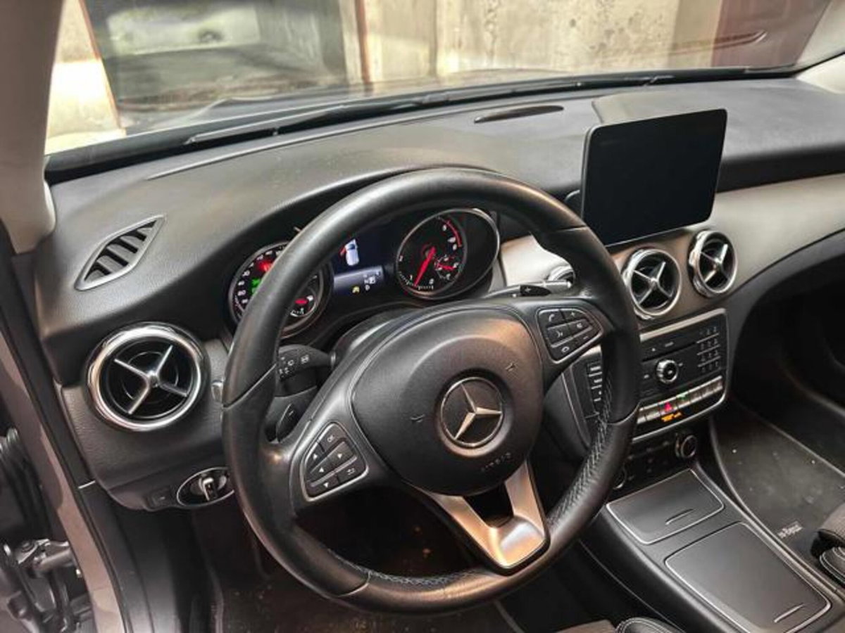 Mercedes-Benz GLA SUV 200 d Automatic 4Matic Sport (7)