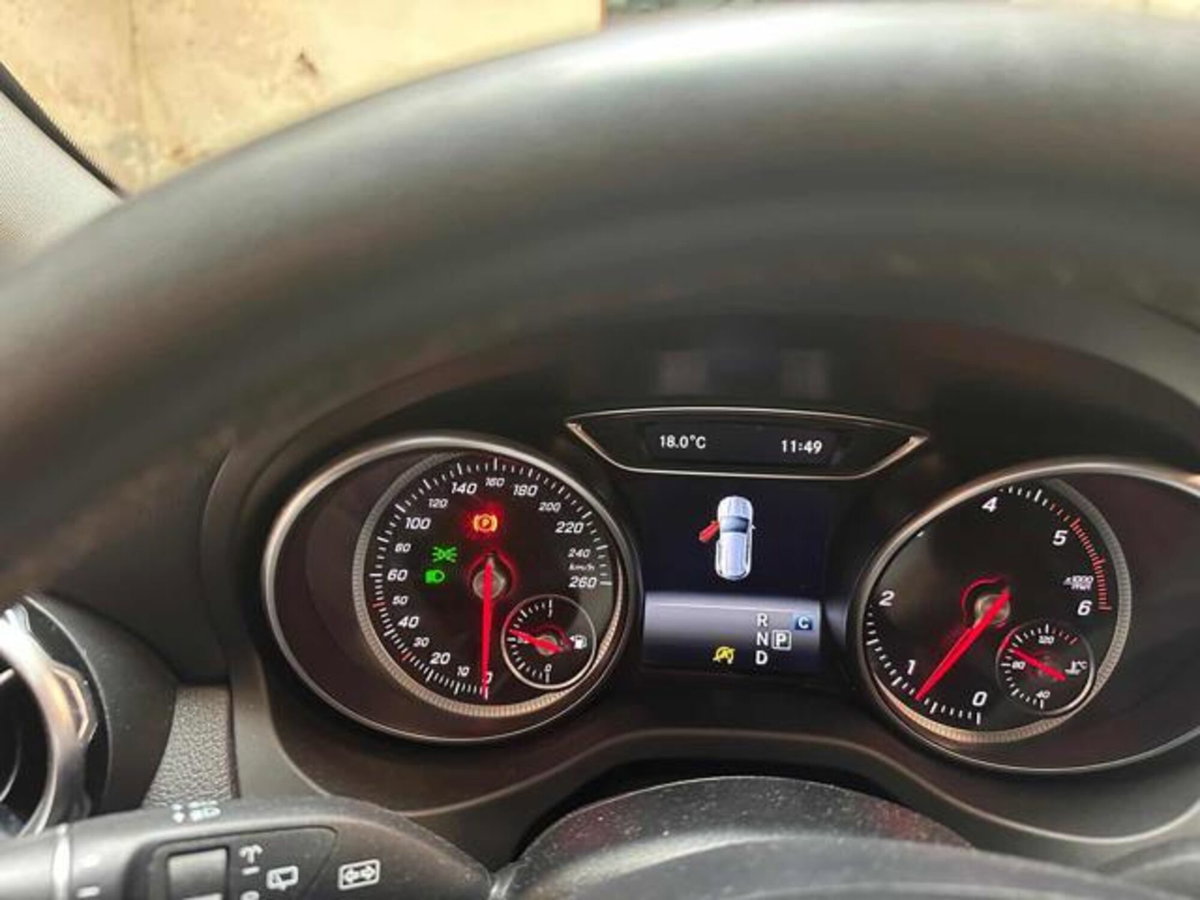 Mercedes-Benz GLA SUV 200 d Automatic 4Matic Sport (9)