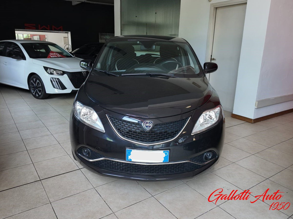 Lancia Ypsilon 1.2 69 CV 5 porte Gold (2)