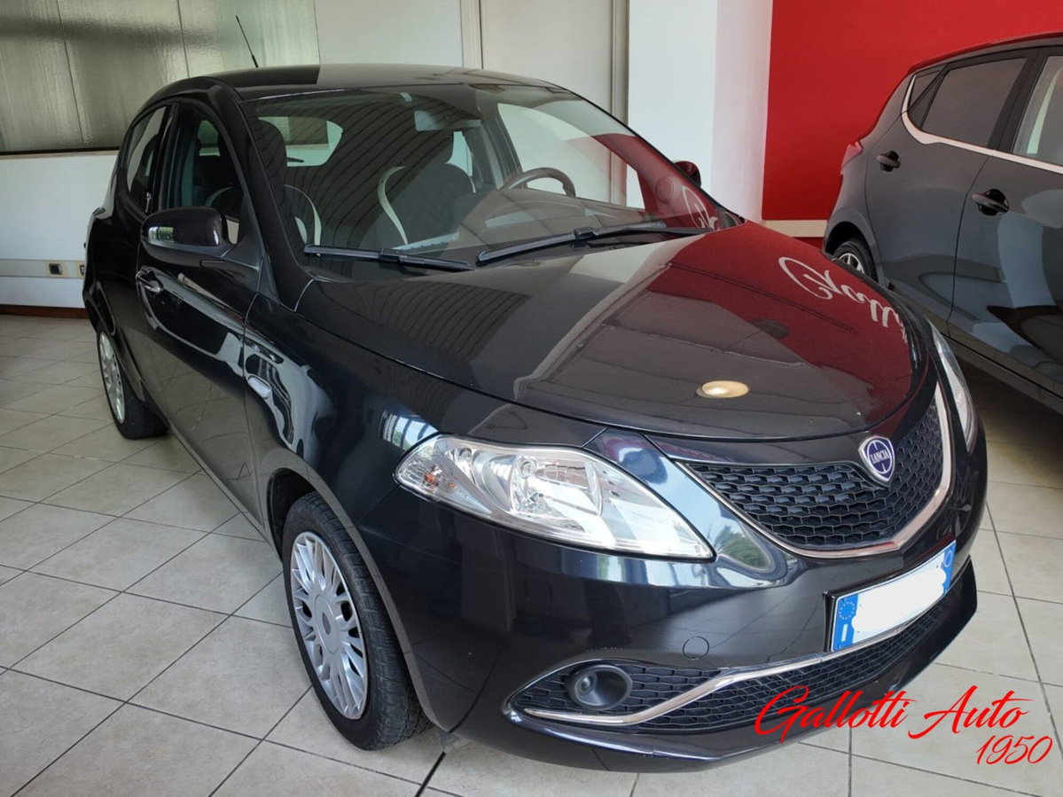 Lancia Ypsilon 1.2 69 CV 5 porte Gold (3)