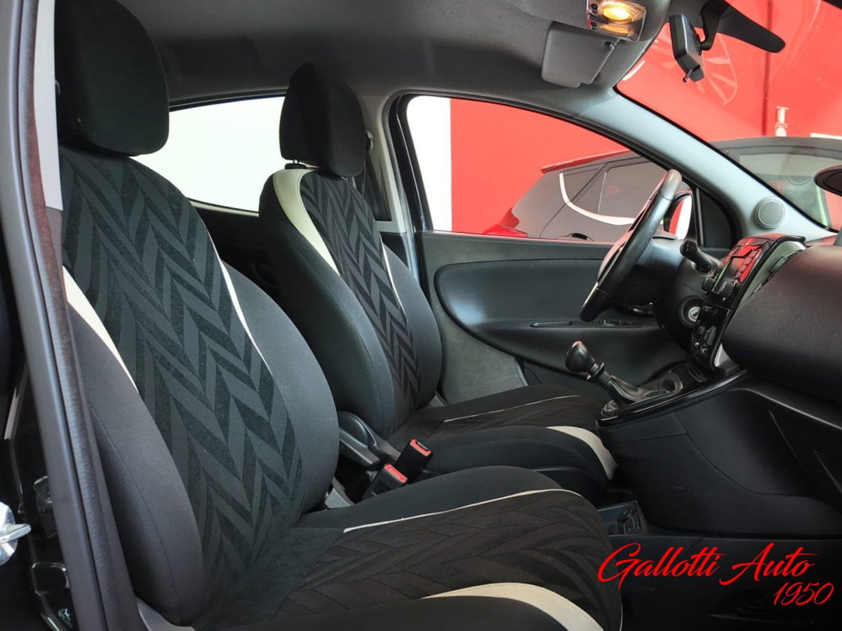 Lancia Ypsilon 1.2 69 CV 5 porte Gold (6)