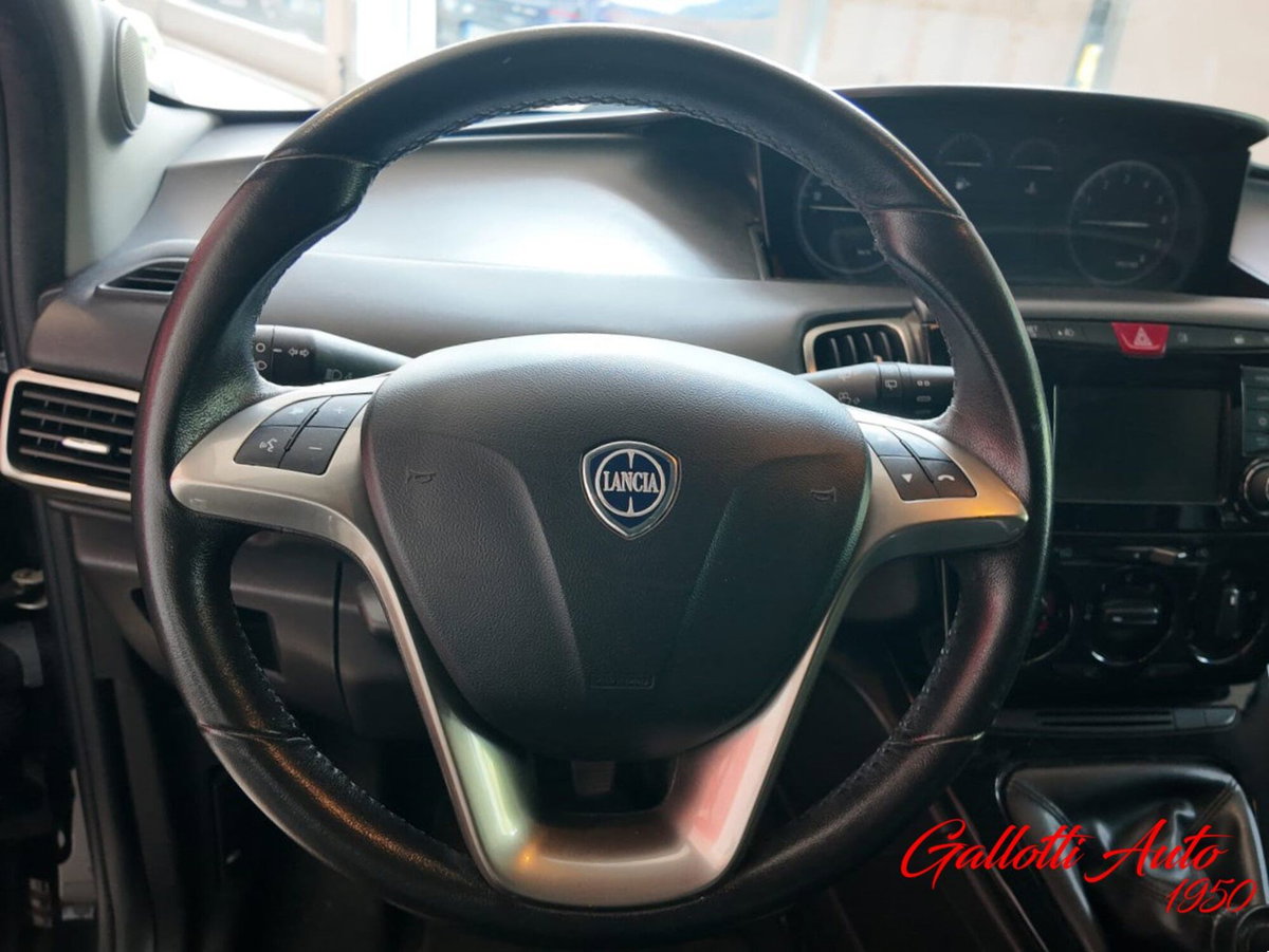 Lancia Ypsilon 1.2 69 CV 5 porte Gold (9)