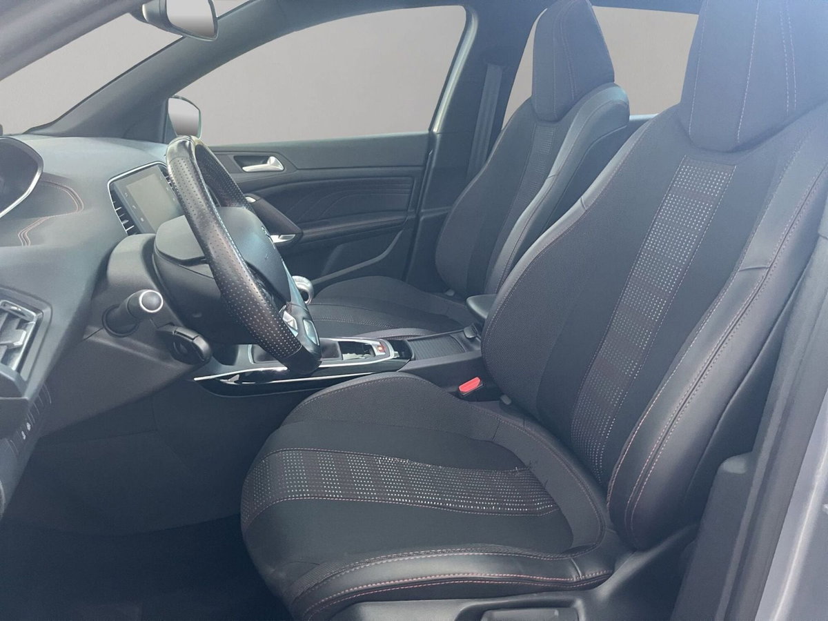 Peugeot 308 Tre Volumi 1.2 puretech t GT s&s 130cv eat8 (13)