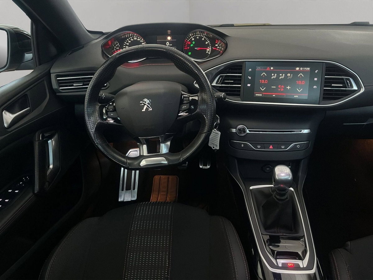 Peugeot 308 Tre Volumi 1.2 puretech t GT s&s 130cv eat8 (16)