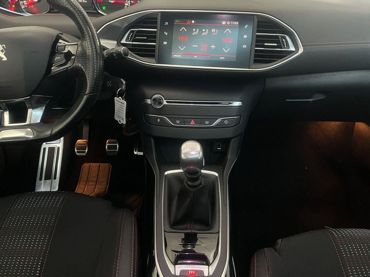 Peugeot 308 Tre Volumi 1.2 puretech t GT s&s 130cv eat8 (17)