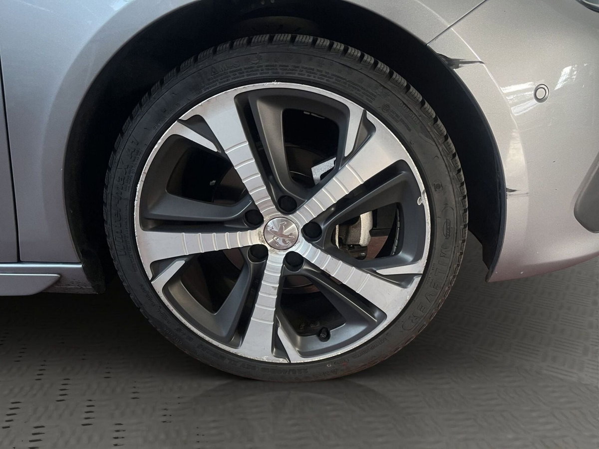 Peugeot 308 Tre Volumi 1.2 puretech t GT s&s 130cv eat8 (4)