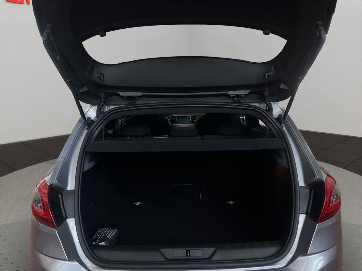 Peugeot 308 Tre Volumi 1.2 puretech t GT s&s 130cv eat8 (7)