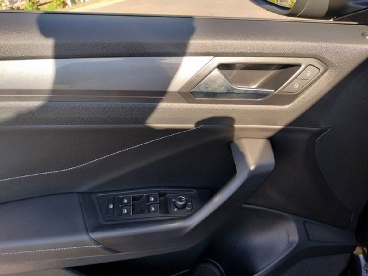 Volkswagen T-Roc 1.0 tsi Style 115cv (10)