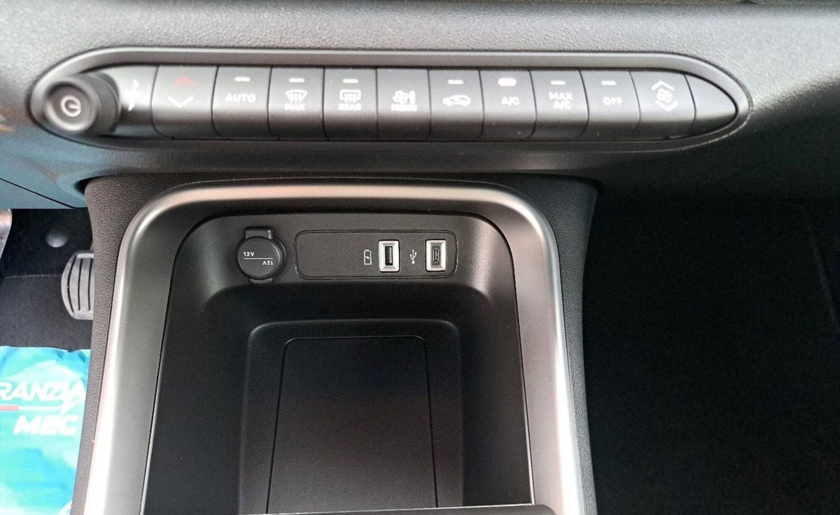 Jeep Avenger 1.2 turbo Altitude fwd 100cv (16)