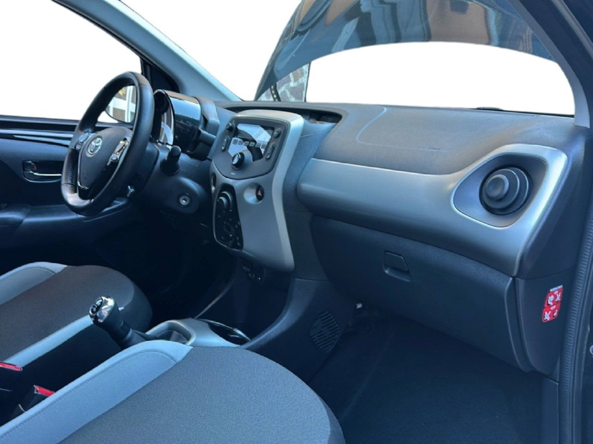 Toyota Aygo 1.0 VVT-i 69 CV 5 porte x-wave (12)