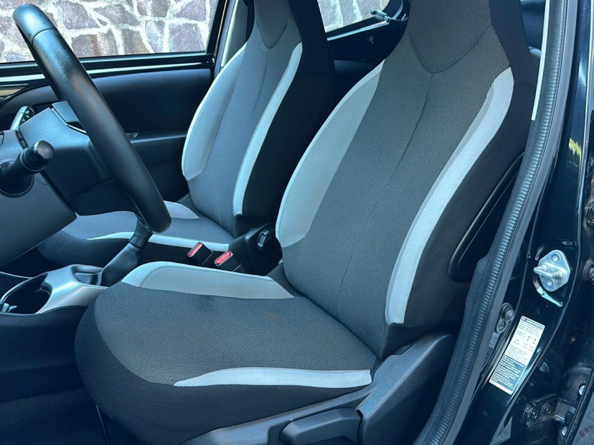 Toyota Aygo 1.0 VVT-i 69 CV 5 porte x-wave (13)