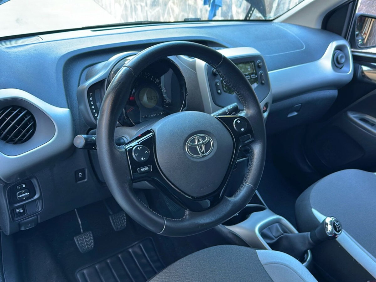Toyota Aygo 1.0 VVT-i 69 CV 5 porte x-wave (14)
