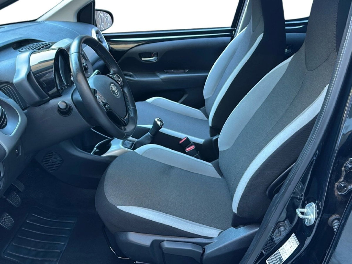 Toyota Aygo 1.0 VVT-i 69 CV 5 porte x-wave (9)
