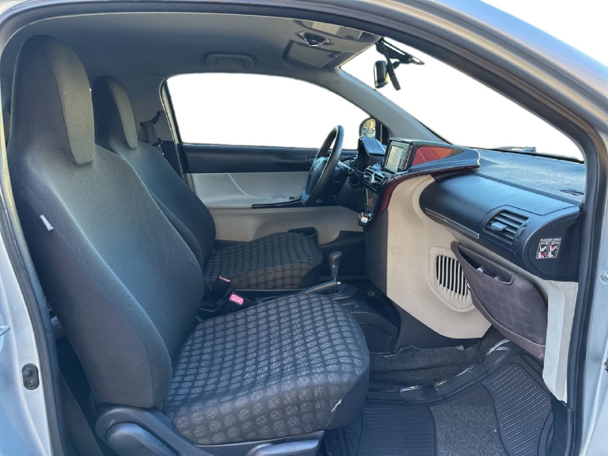 Toyota iQ 1.3 CVT Executive (10)