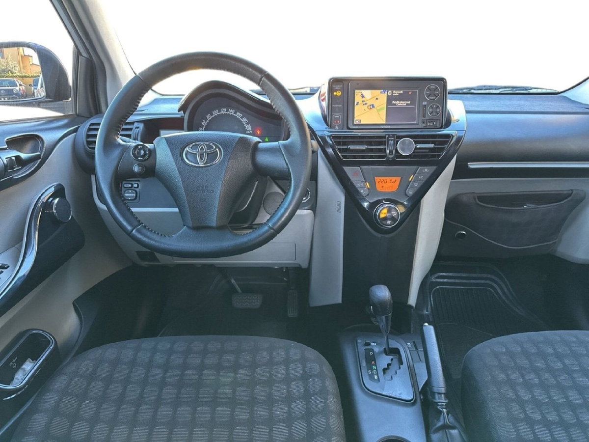 Toyota iQ 1.3 CVT Executive (11)