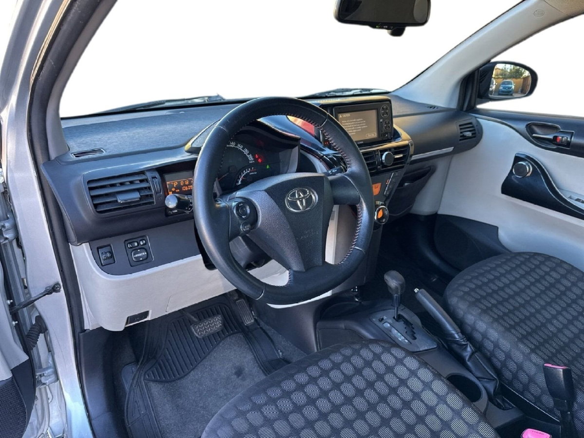 Toyota iQ 1.3 CVT Executive (14)