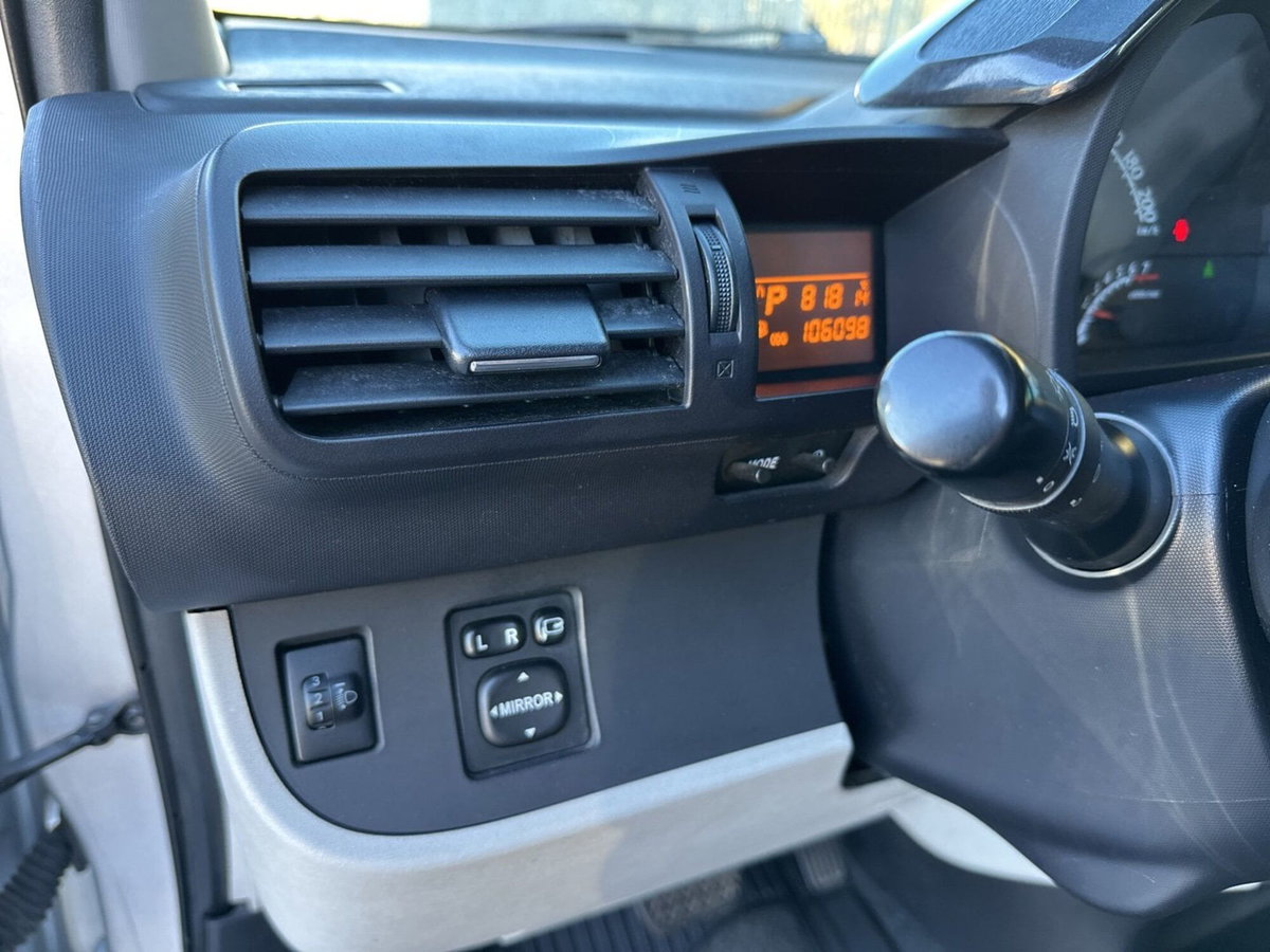 Toyota iQ 1.3 CVT Executive (15)