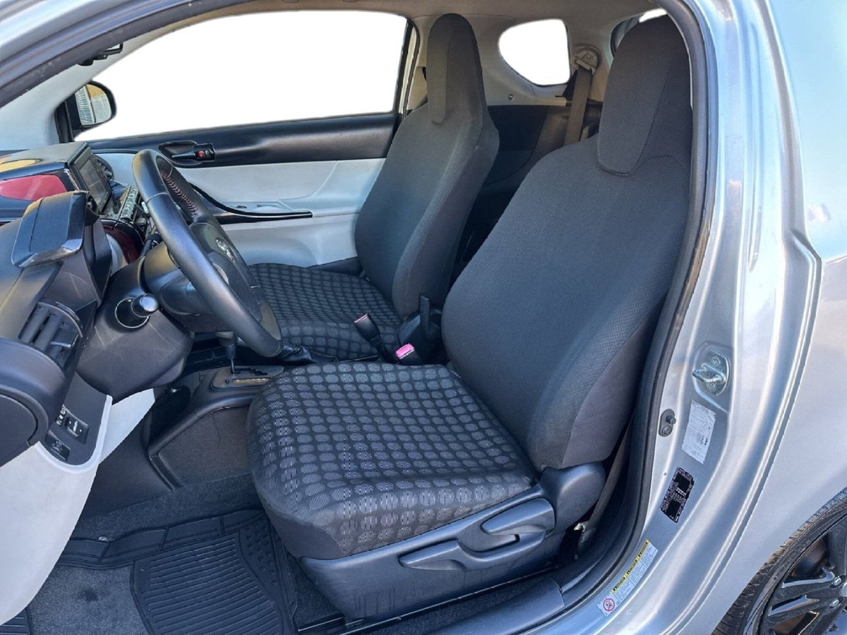 Toyota iQ 1.3 CVT Executive (16)