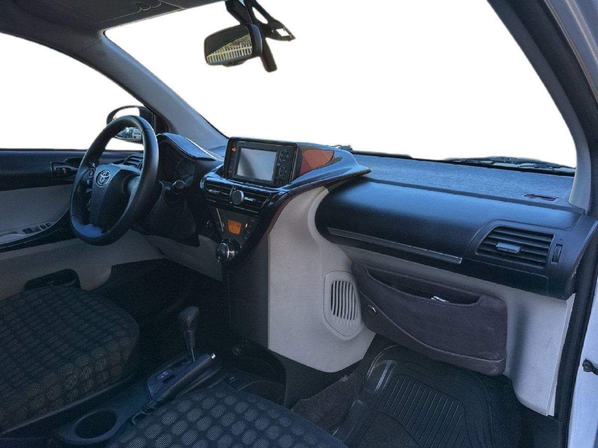 Toyota iQ 1.3 CVT Executive (17)