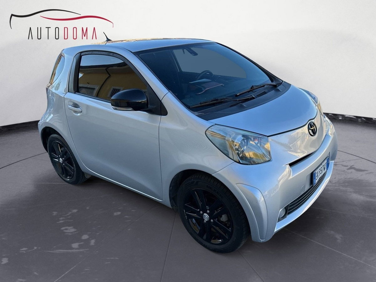 Toyota iQ 1.3 CVT Executive (3)