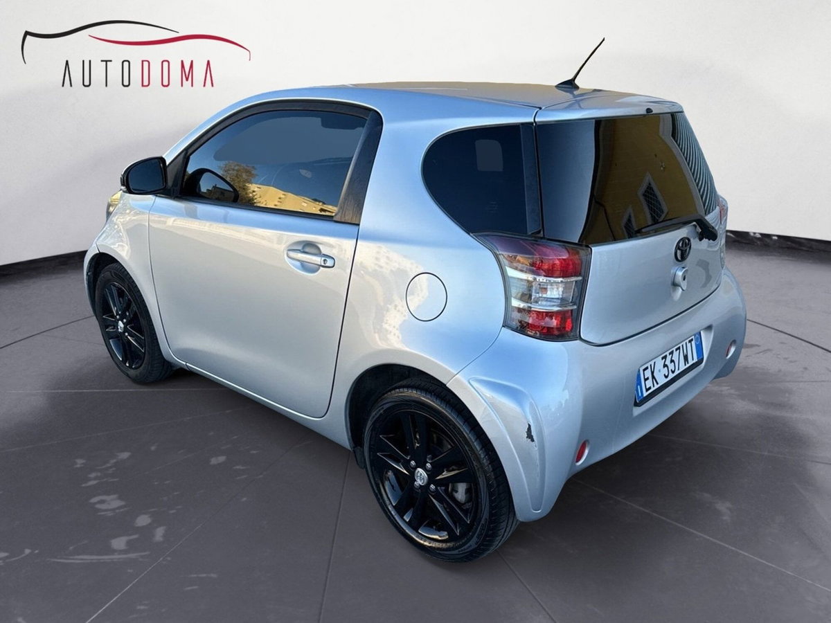 Toyota iQ 1.3 CVT Executive (6)