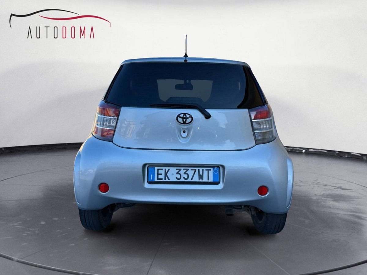Toyota iQ 1.3 CVT Executive (7)