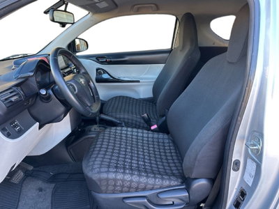 Toyota iQ 1.3 CVT Executive (9)
