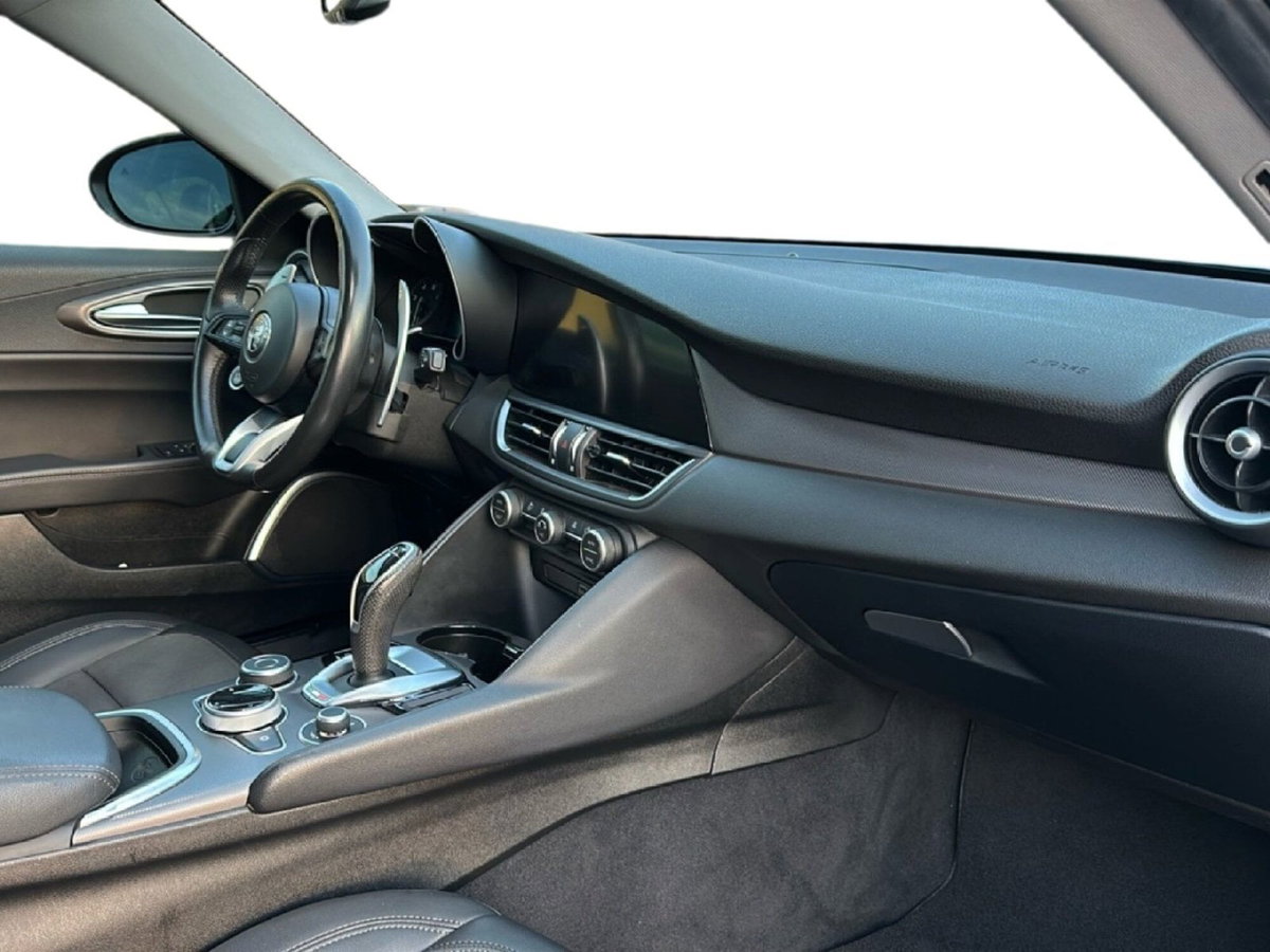 Alfa Romeo Giulia 2.0 Turbo 200 CV AT8 Sprint (12)