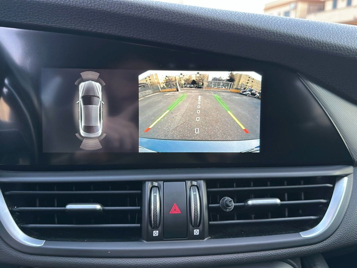 Alfa Romeo Giulia 2.0 Turbo 200 CV AT8 Sprint (15)