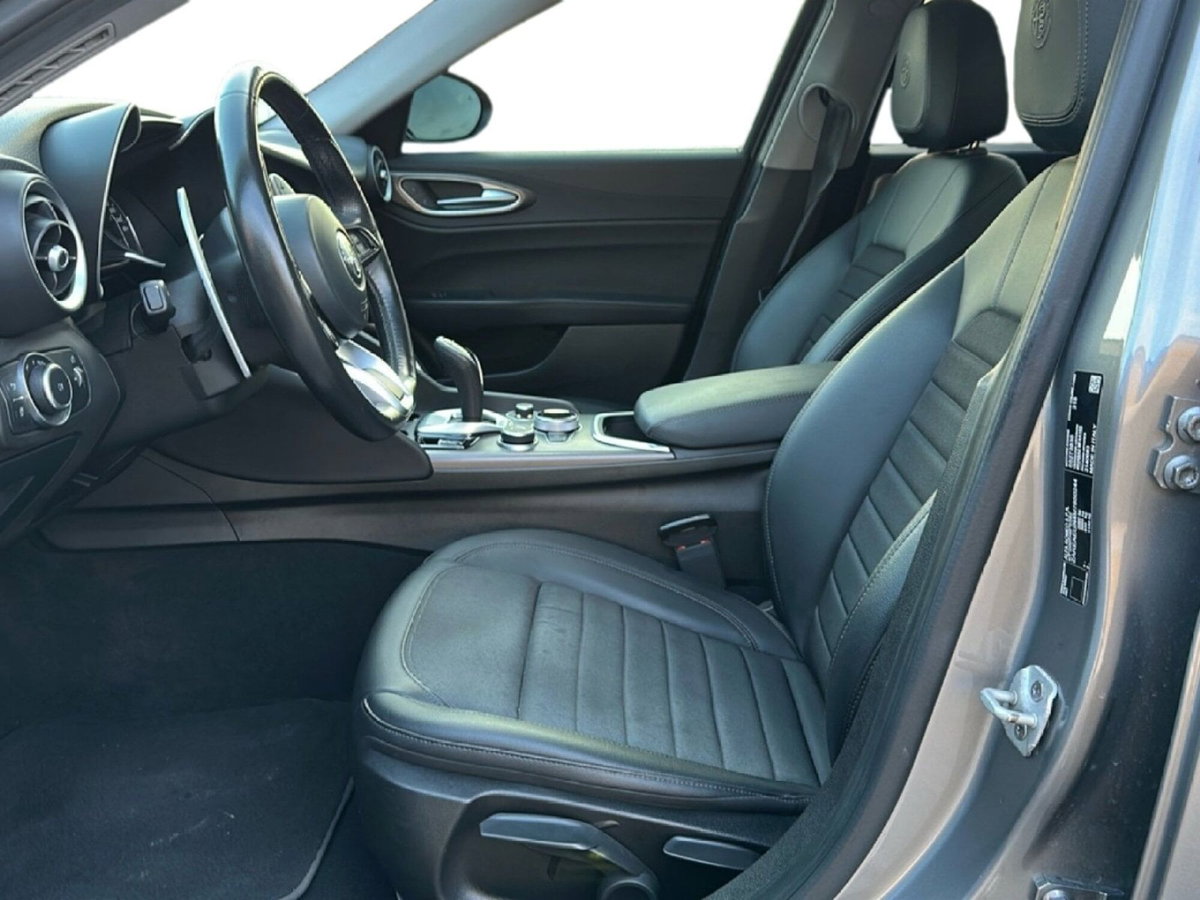 Alfa Romeo Giulia 2.0 Turbo 200 CV AT8 Sprint (9)
