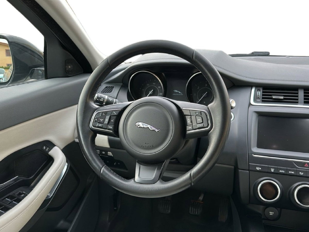 Jaguar E-Pace 2.0D 150 CV S (12)
