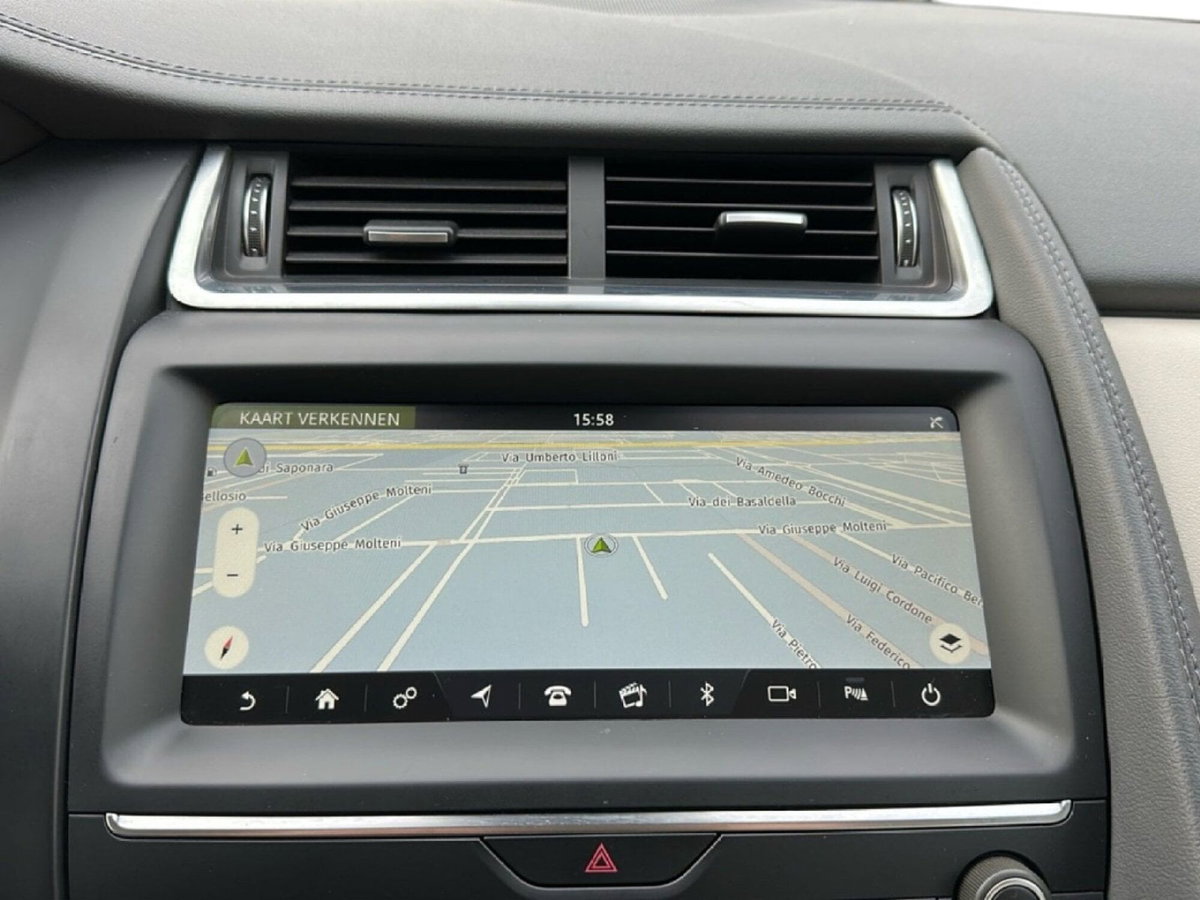 Jaguar E-Pace 2.0D 150 CV S (13)