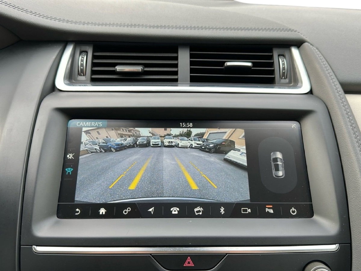 Jaguar E-Pace 2.0D 150 CV S (14)