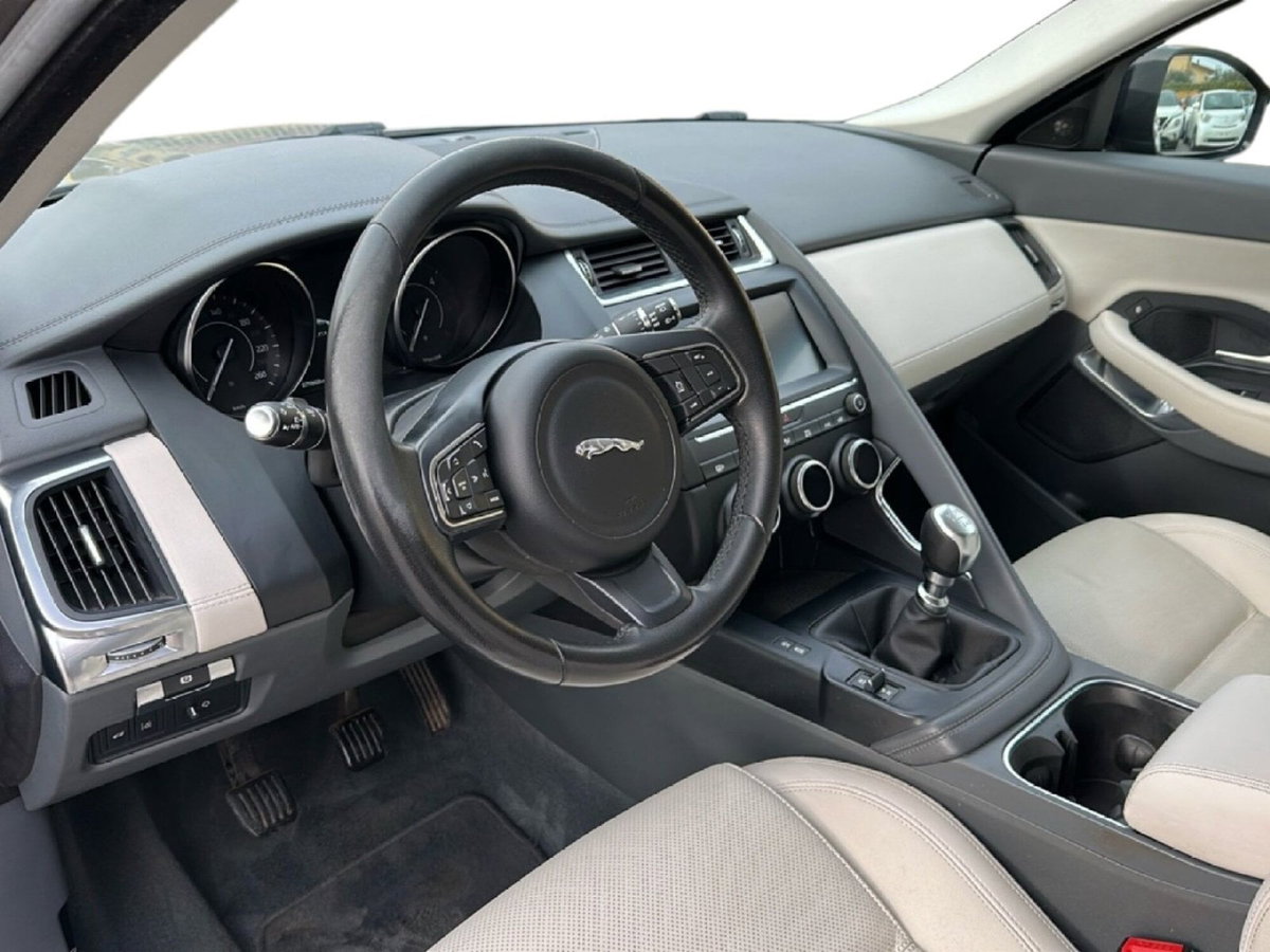 Jaguar E-Pace 2.0D 150 CV S (19)