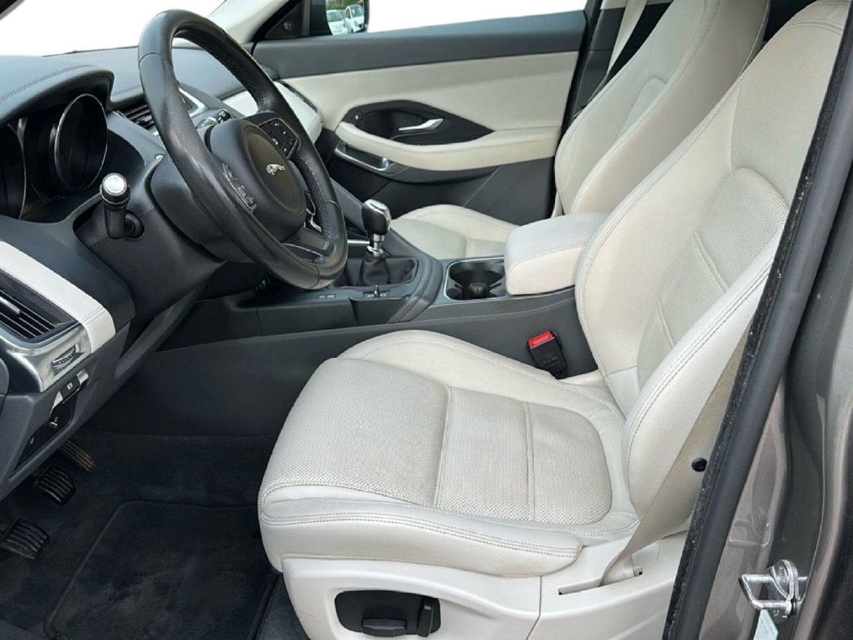 Jaguar E-Pace 2.0D 150 CV S (9)