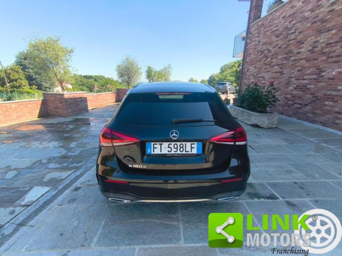 Mercedes-Benz Classe A Sedan 180 d Automatic 4p. Premium (6)