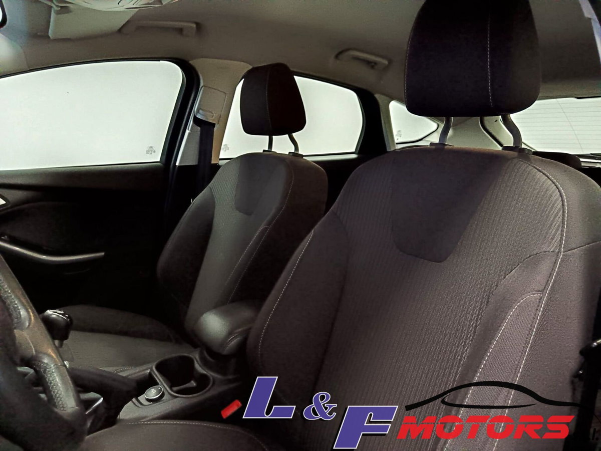 Ford Focus 1.6 TDCi 95 CV (14)