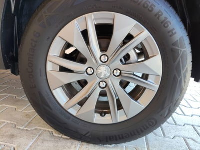 Peugeot 2008 PureTech 100 S&S Active Pack (18)